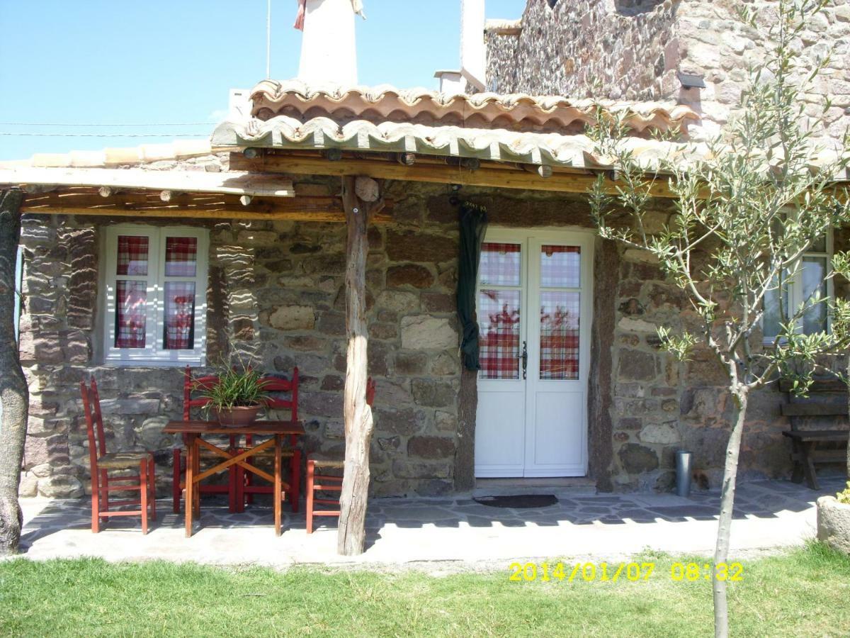 Domus Antiga Appartamenti San Giovanni Suèrgiu Exterior foto